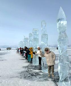 туристы на Байкале зимой
