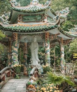 статуя бодхисаттвы Гуаньинь 