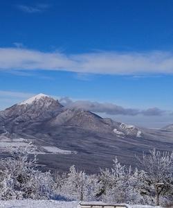 вид на гору Бештау с горы Машук