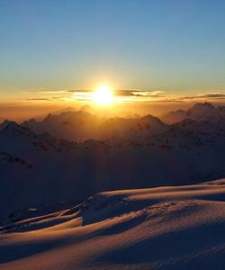 Восход над кавказскими горами