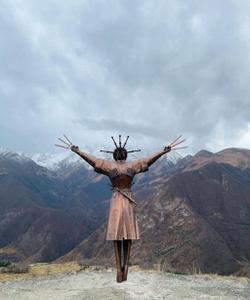 Арт-объект Танец с кинжалами