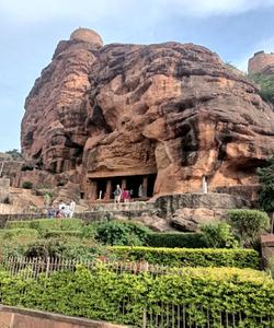 Пещерные храмы Бадами