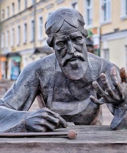 Памятник ювелиру