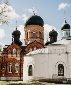 Свято-Введенский островной монастырь