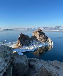 Скала Шаманка на озере Байкал