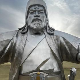 Статуя Чингисхана в Цонжин-Болдоге
