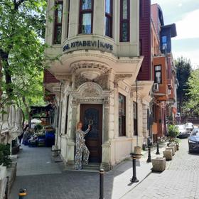 Цветные домики в районе Балат в Стамбуле