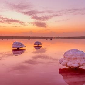 Розовое озеро