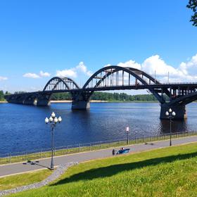 Рыбинский мост через реку Волгу