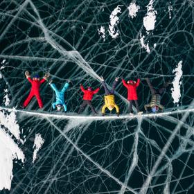 Тур по льду Байкала