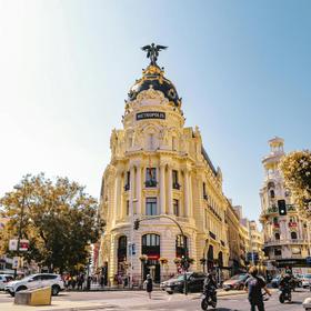 Здание Метрополис в Мадриде