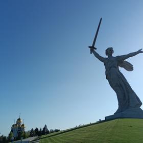 Скульптура «Родина-мать зовёт!»