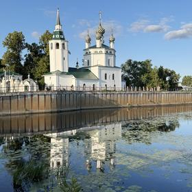 Церковь Покрова Пресвятой Богородицы в Холуе