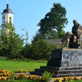 Памятник Ф. М. Достоевскому в Старой Руссе