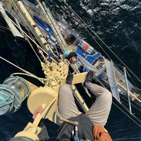 Подъем на мачту в круизе по Балтийскому морю