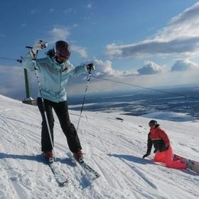 Катание на сноуборде и горных лыжах