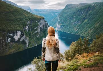 Достопримечательности Норвегии: фьорды, Музей кораблей викингов и Нобелевский центр