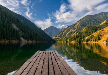 Самые красивые озёра Азии: от Байкала до Тянь-Шаня и других живописных водоёмов