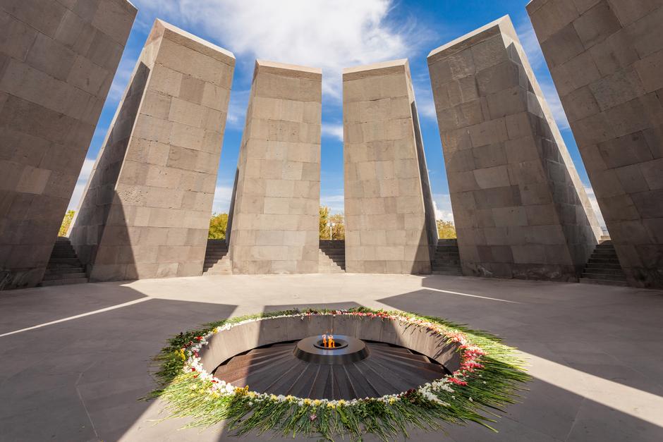 Мемориальный комплекс Цицернакаберд