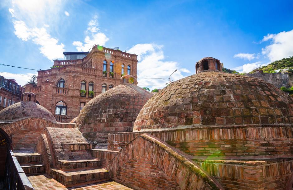 Старые серные бани в историческом центре Тбилиси